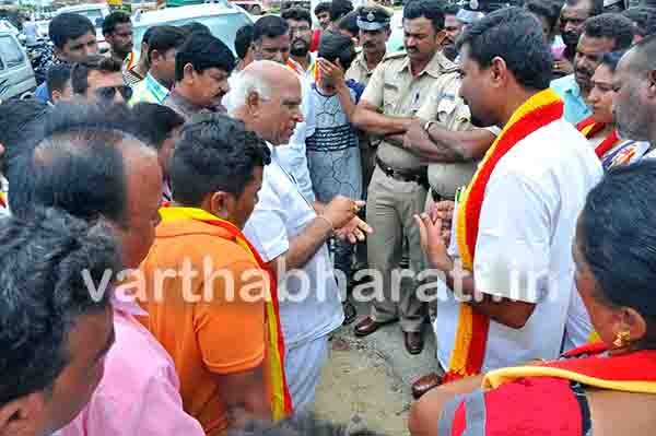 ಕರವೇಯಿಂದ ಕೈಗಾರಿಕ ಪ್ರದೇಶದ ಕಾರ್ಖಾನೆ ಬಂದ್